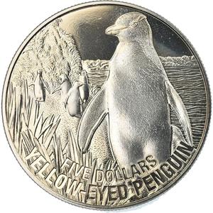 New Zealand / Five Dollars 2011 Yellow-Eyed Penguin - obverse photo