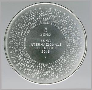 San Marino / Five Euro 2015 International Year of Light - reverse photo